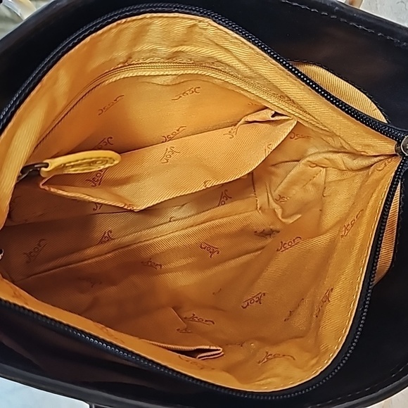 Painting Leather Red and Black Hand Bag from Jeon - Picture 9 of 11